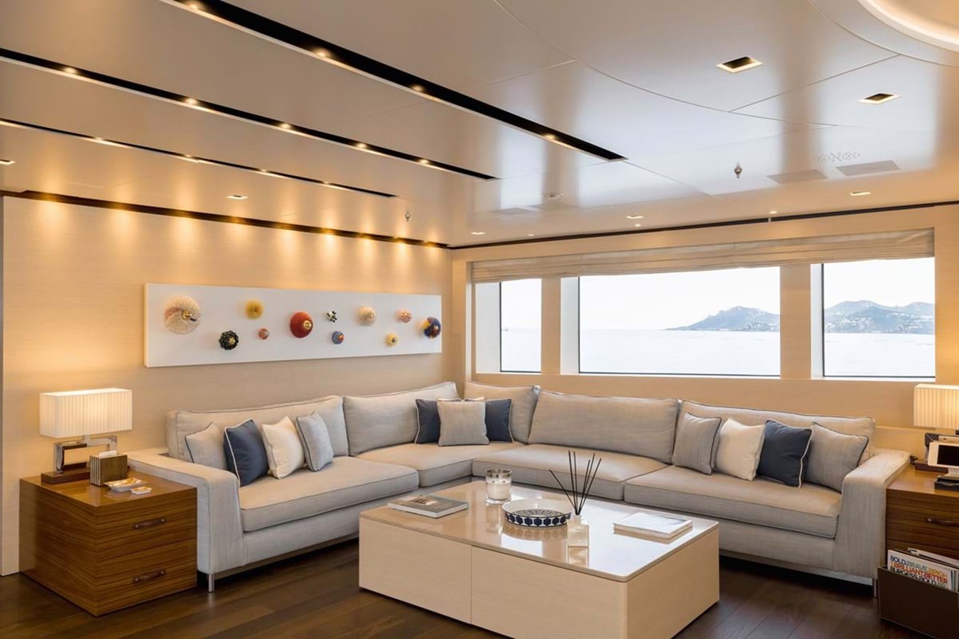 https://s3.amazonaws.com/boss.yatco.com/ForCharter/Vessel/Photo/3896/large_45194.jpg