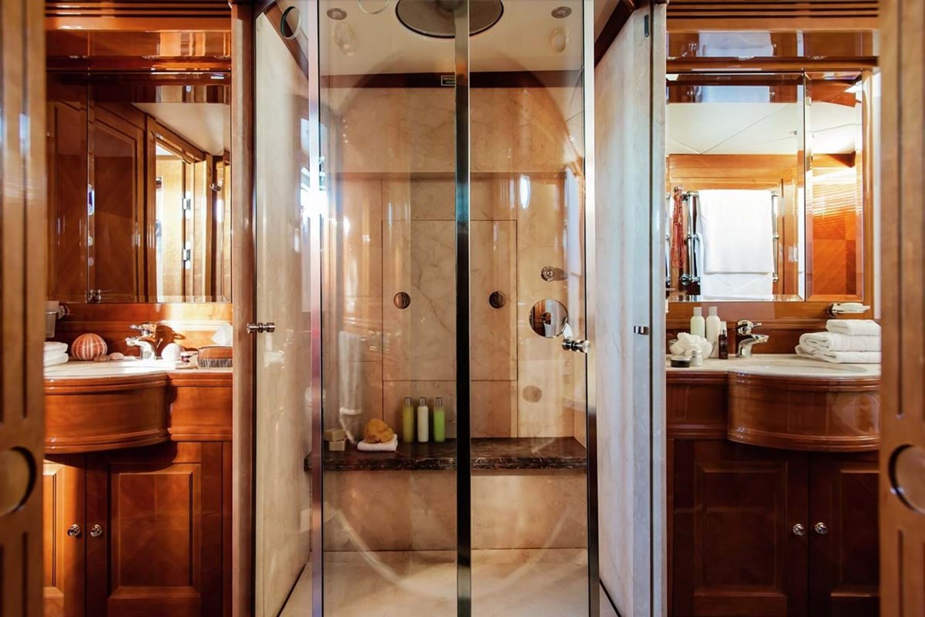 https://s3.amazonaws.com/boss.yatco.com/ForCharter/Vessel/Photo/3913/large_45663.jpg
