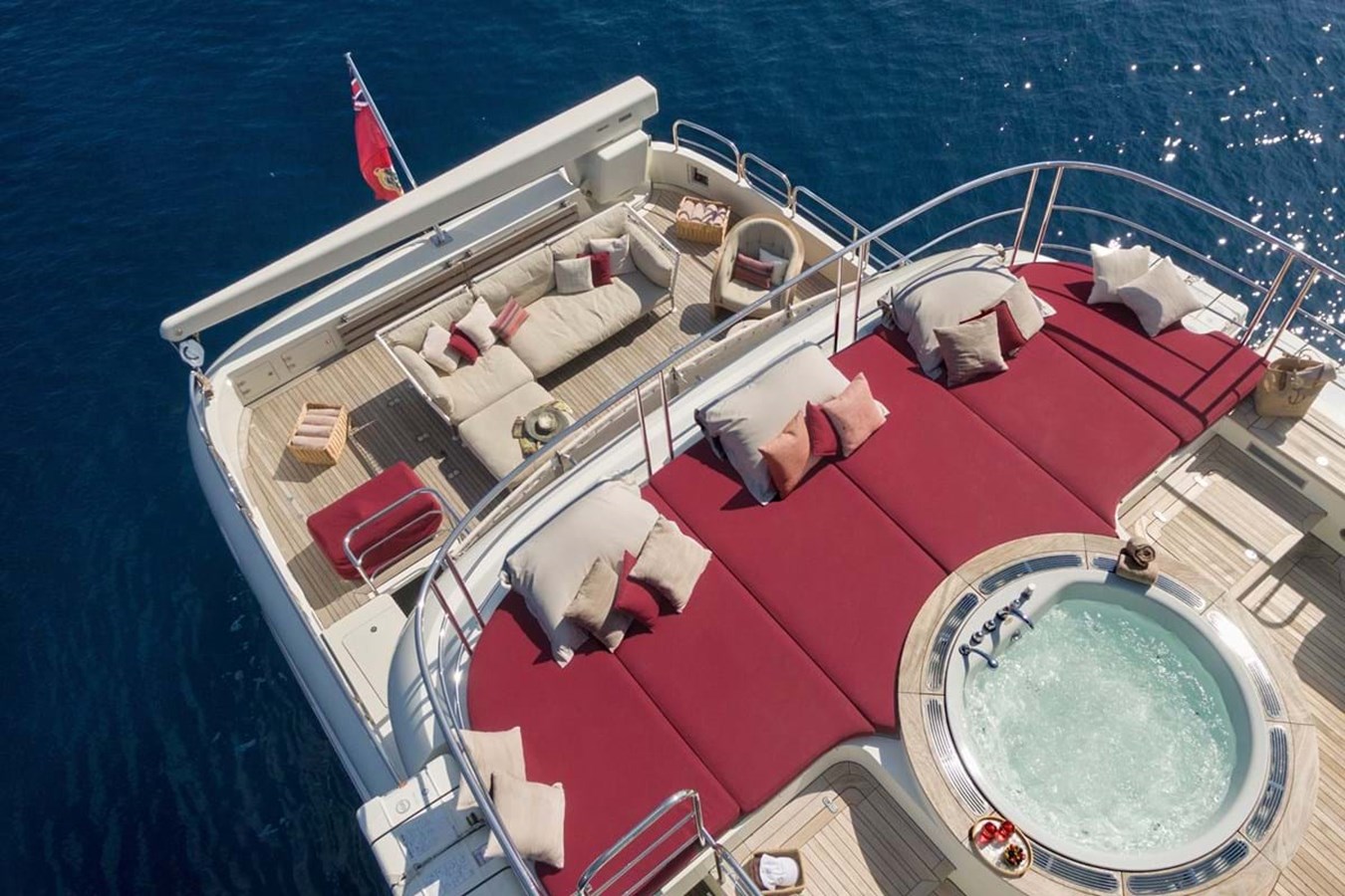https://s3.amazonaws.com/boss.yatco.com/ForCharter/Vessel/Photo/3913/large_45676.jpg