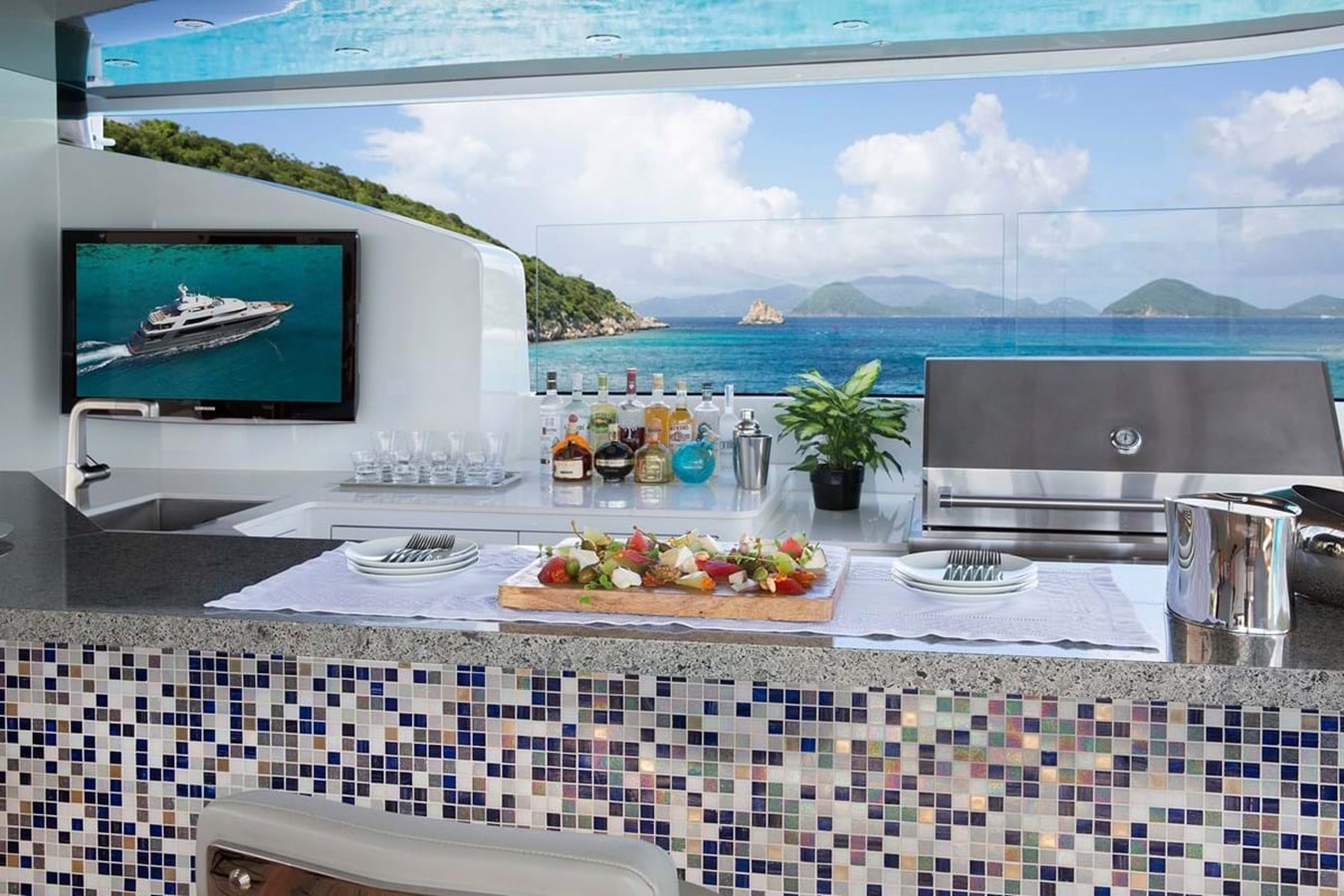 https://s3.amazonaws.com/boss.yatco.com/ForCharter/Vessel/Photo/3918/large_45812.jpg