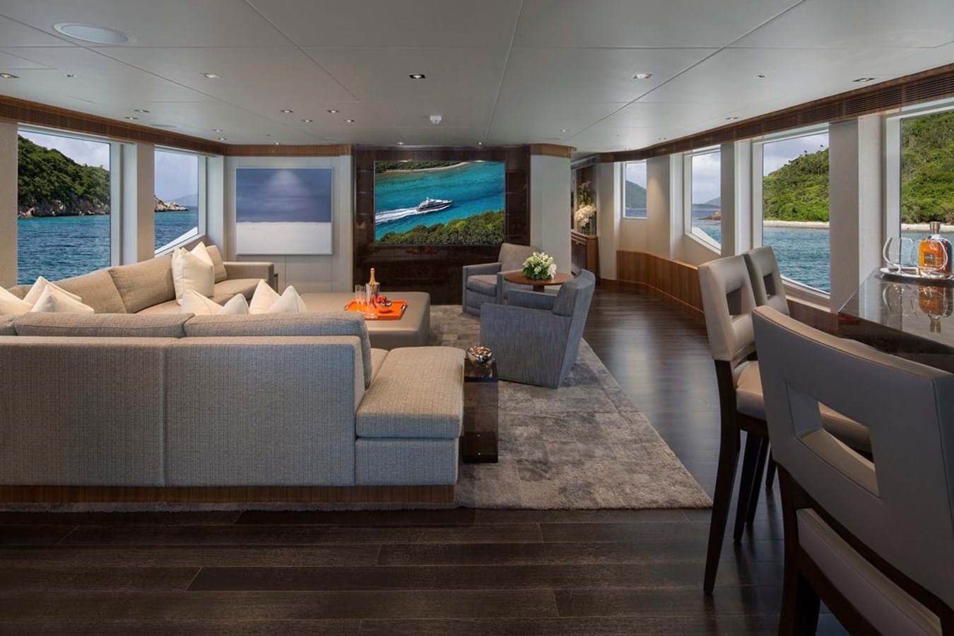 https://s3.amazonaws.com/boss.yatco.com/ForCharter/Vessel/Photo/3918/large_45814.jpg