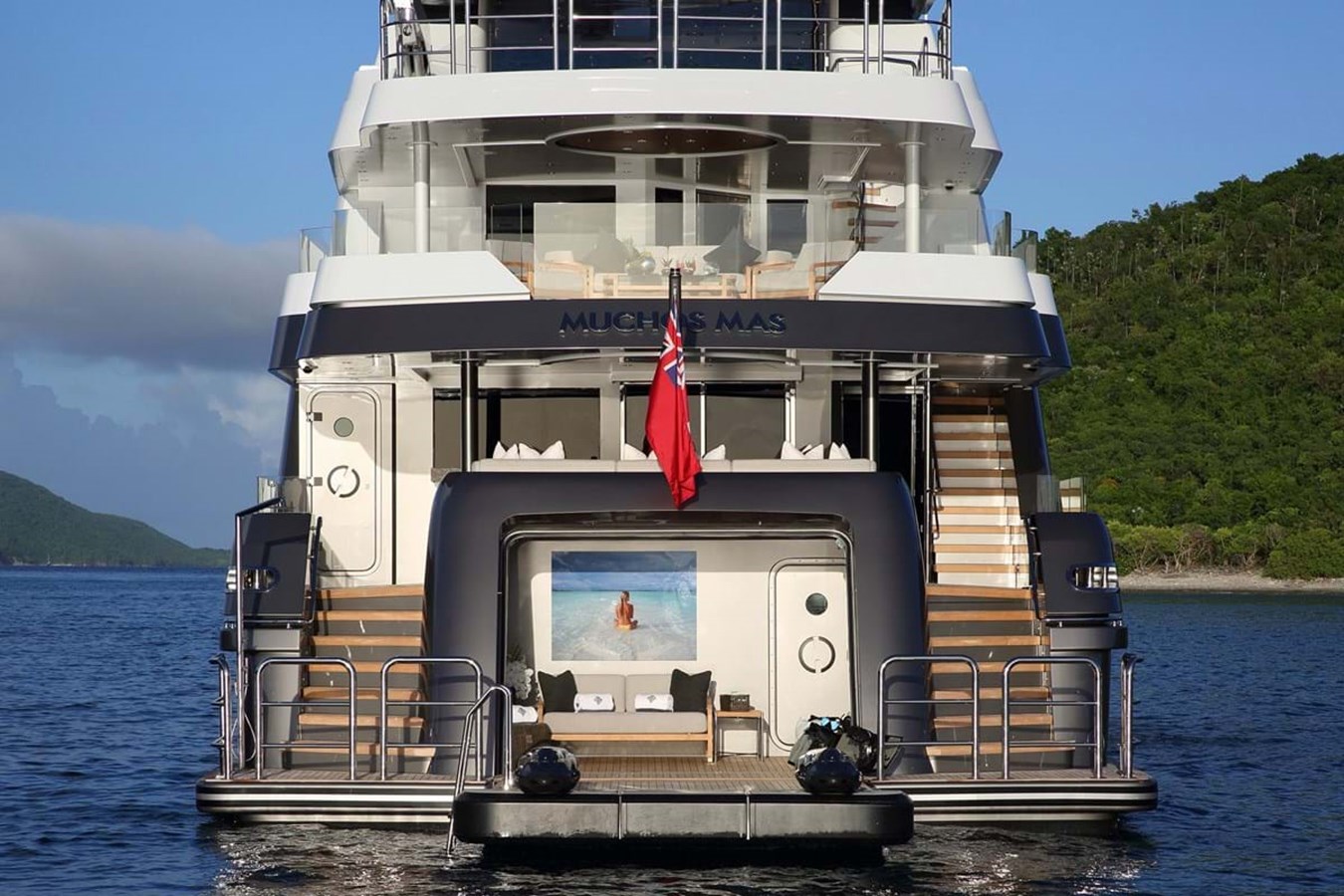 https://s3.amazonaws.com/boss.yatco.com/ForCharter/Vessel/Photo/3918/large_45834.jpg
