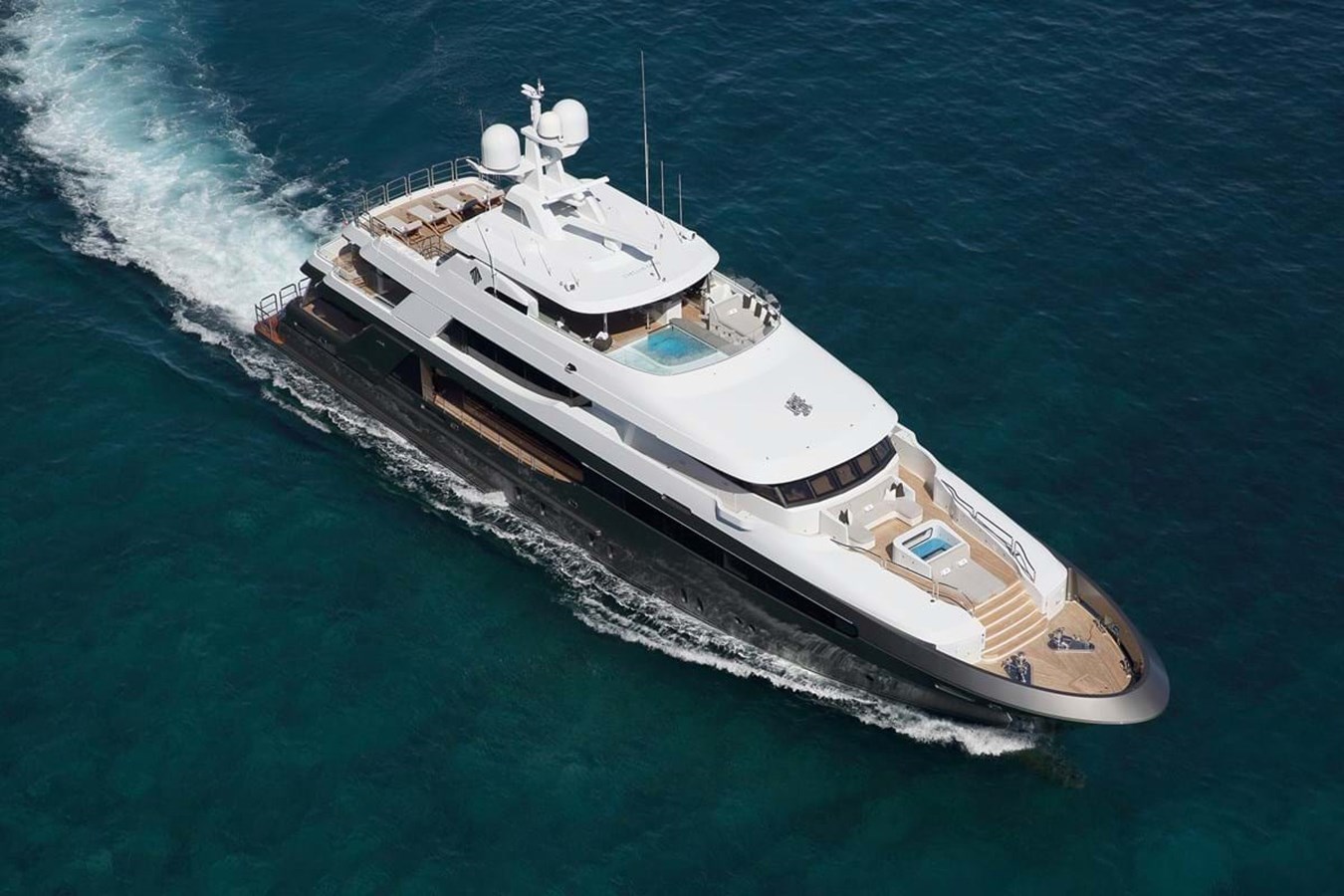 https://s3.amazonaws.com/boss.yatco.com/ForCharter/Vessel/Photo/3918/large_45835.jpg