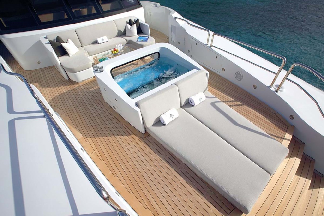 https://s3.amazonaws.com/boss.yatco.com/ForCharter/Vessel/Photo/3918/large_45838.jpg