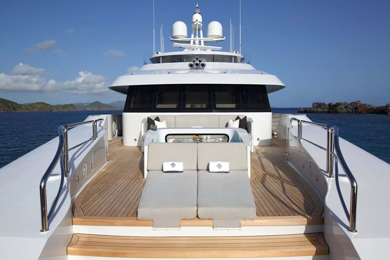 https://s3.amazonaws.com/boss.yatco.com/ForCharter/Vessel/Photo/3918/large_45839.jpg