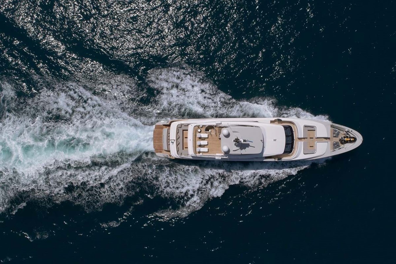 https://s3.amazonaws.com/boss.yatco.com/ForCharter/Vessel/Photo/3932/large_46247.jpg