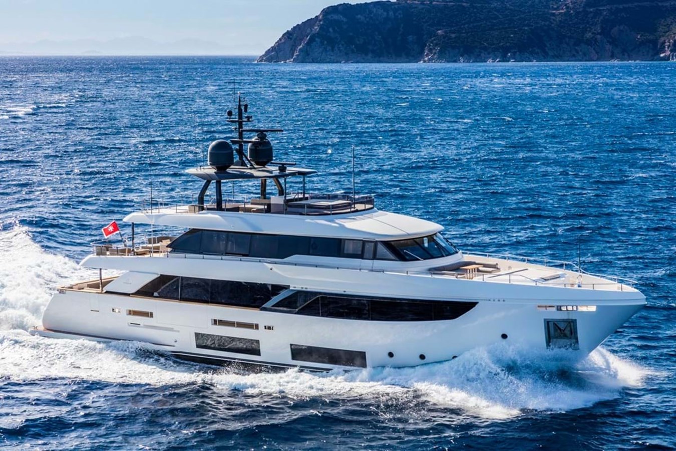 https://s3.amazonaws.com/boss.yatco.com/ForCharter/Vessel/Photo/3940/large_46526.jpg