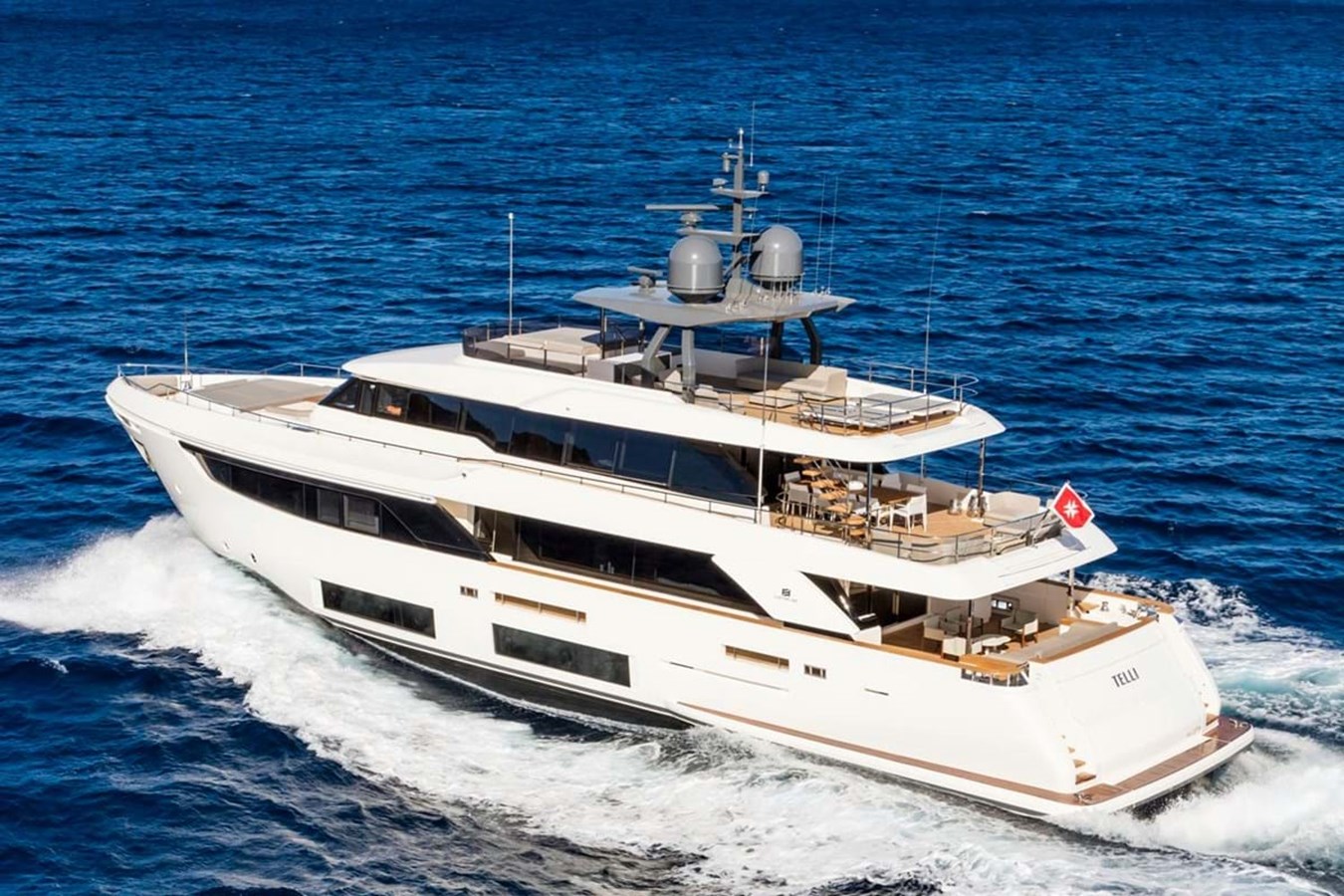 https://s3.amazonaws.com/boss.yatco.com/ForCharter/Vessel/Photo/3940/large_46528.jpg