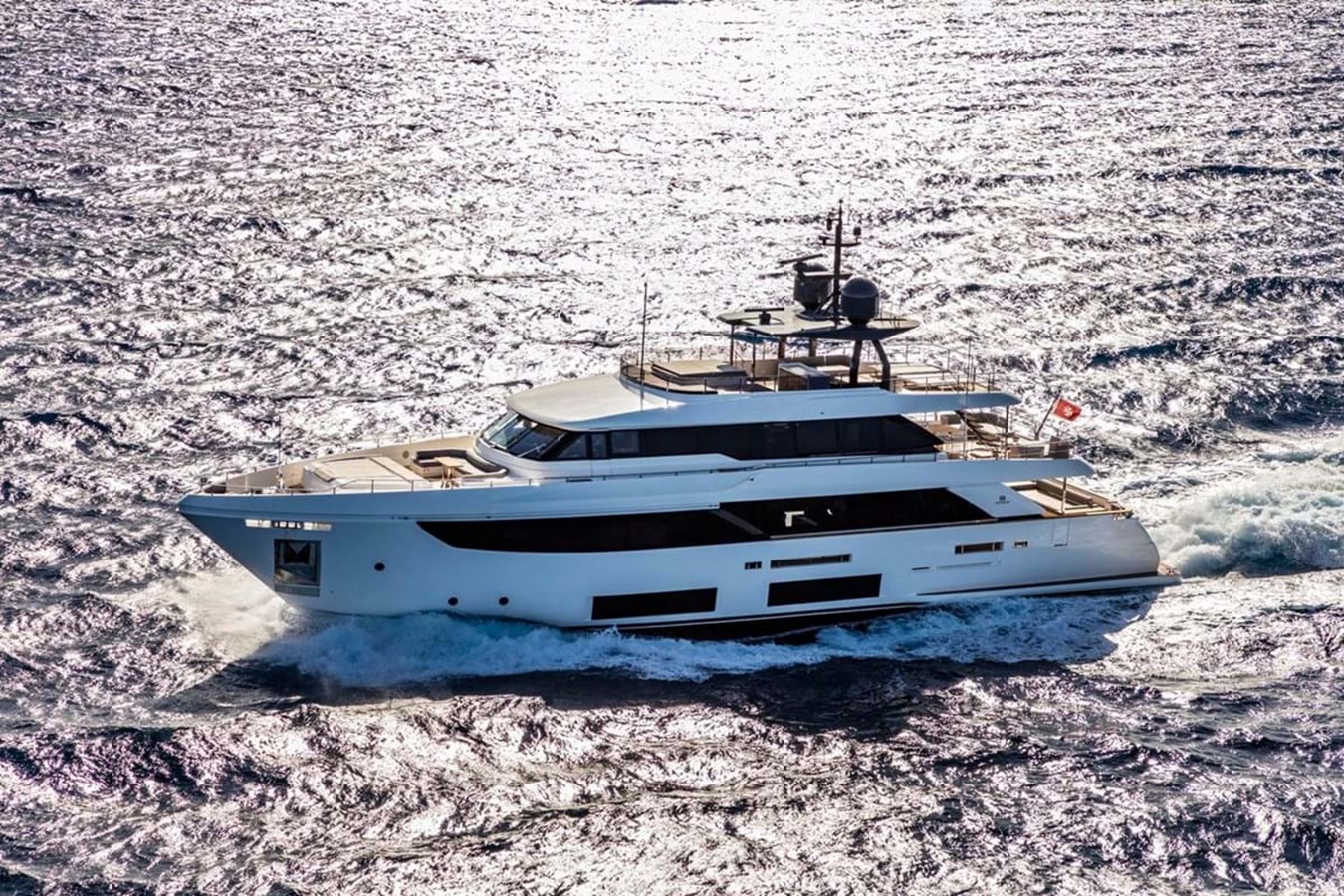 https://s3.amazonaws.com/boss.yatco.com/ForCharter/Vessel/Photo/3940/large_46530.jpg