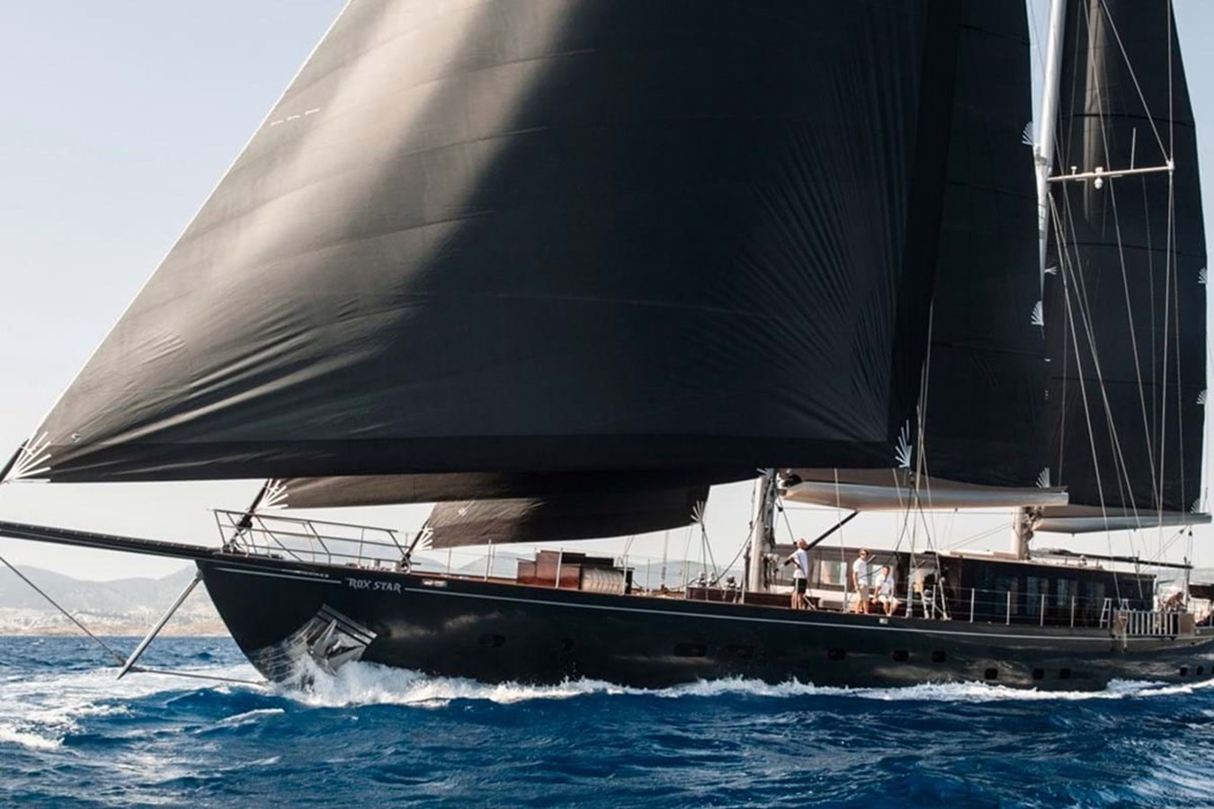 https://s3.amazonaws.com/boss.yatco.com/ForCharter/Vessel/Photo/3953/large_46922.jpg