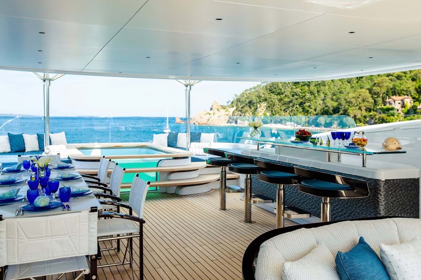 https://s3.amazonaws.com/boss.yatco.com/ForCharter/Vessel/Photo/3956/large_46985.jpg