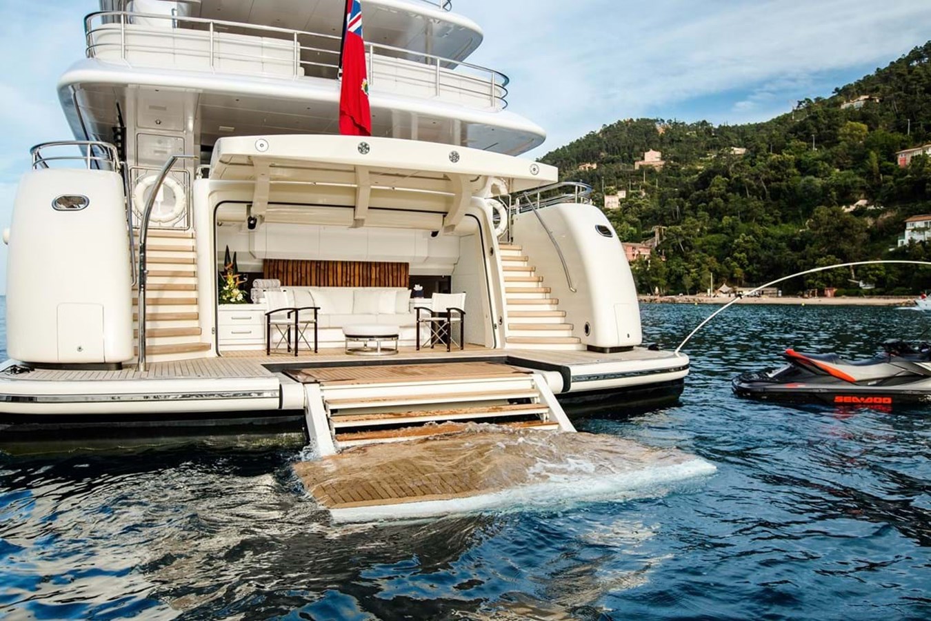 https://s3.amazonaws.com/boss.yatco.com/ForCharter/Vessel/Photo/3956/large_46990.jpg