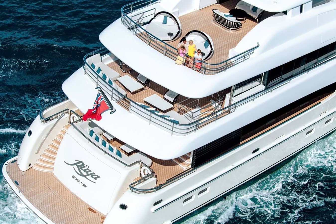 https://s3.amazonaws.com/boss.yatco.com/ForCharter/Vessel/Photo/3956/large_46992.jpg