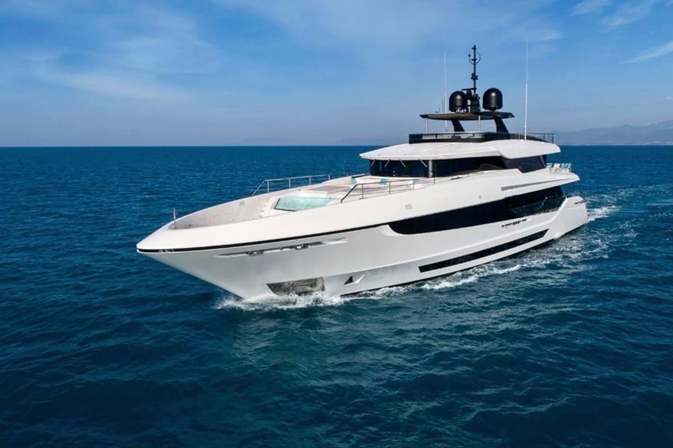 https://s3.amazonaws.com/boss.yatco.com/ForCharter/Vessel/Photo/3958/large_47056.jpg