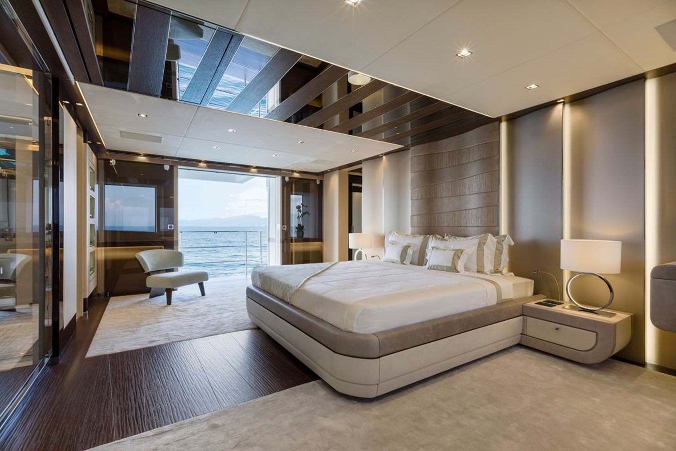 https://s3.amazonaws.com/boss.yatco.com/ForCharter/Vessel/Photo/3958/large_47060.jpg