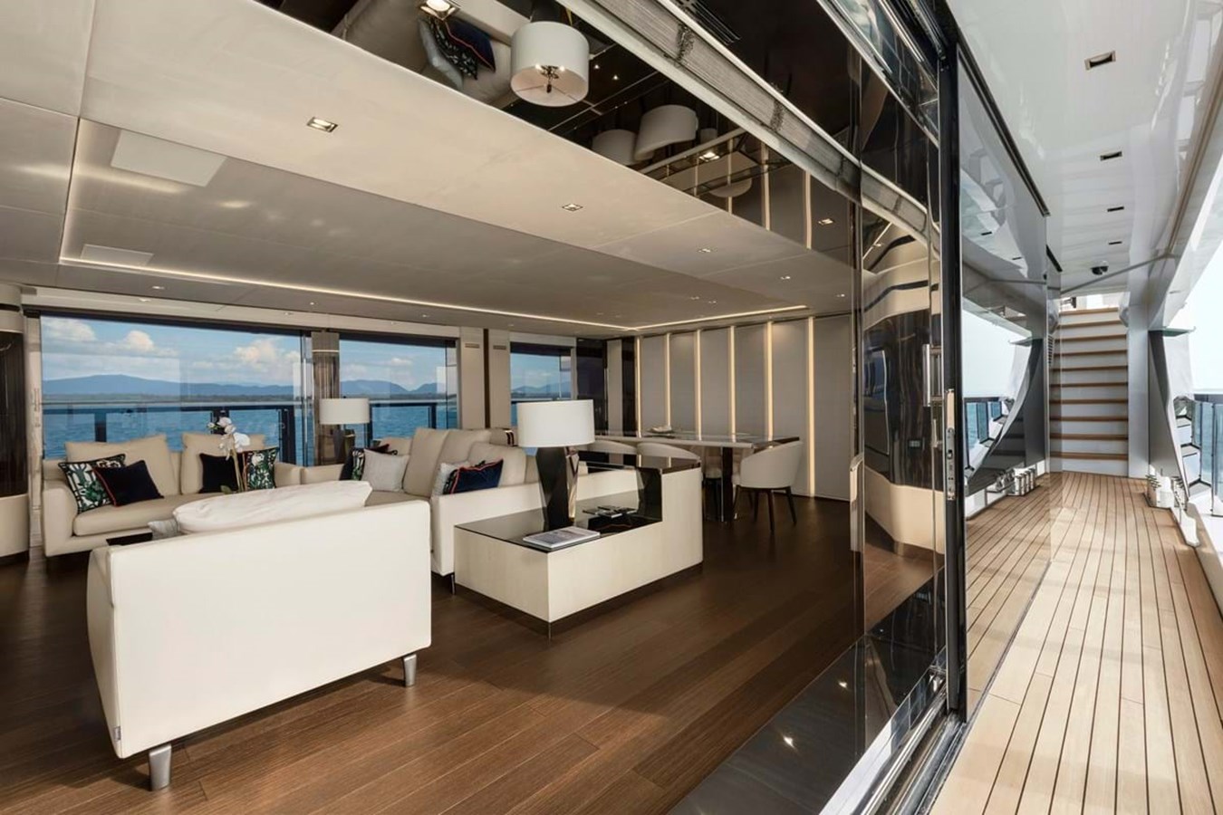 https://s3.amazonaws.com/boss.yatco.com/ForCharter/Vessel/Photo/3958/large_47061.jpg