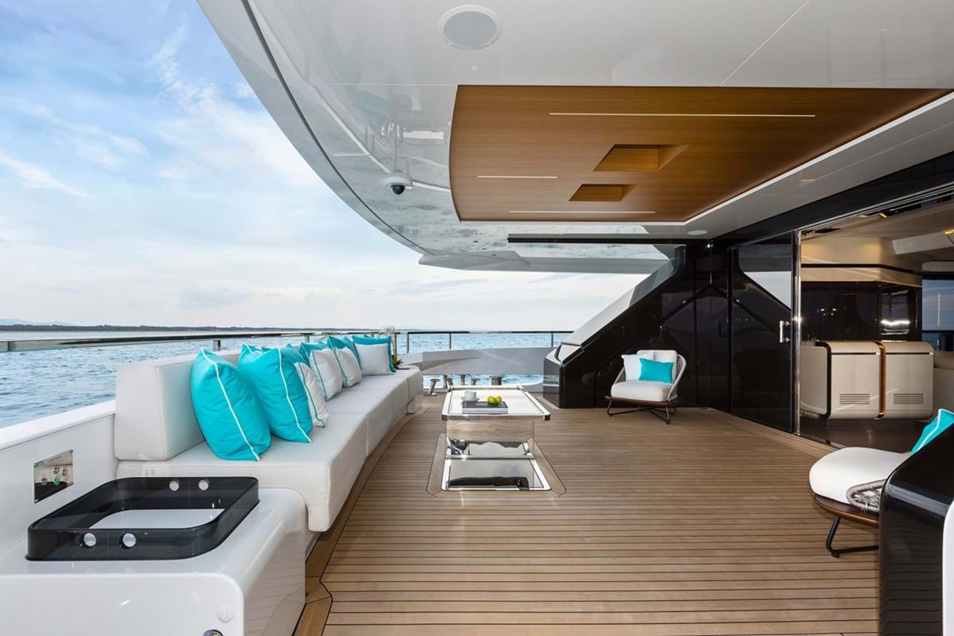 https://s3.amazonaws.com/boss.yatco.com/ForCharter/Vessel/Photo/3958/large_47067.jpg