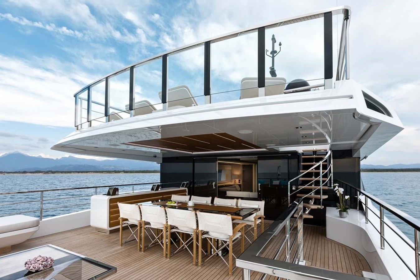 https://s3.amazonaws.com/boss.yatco.com/ForCharter/Vessel/Photo/3958/large_47070.jpg