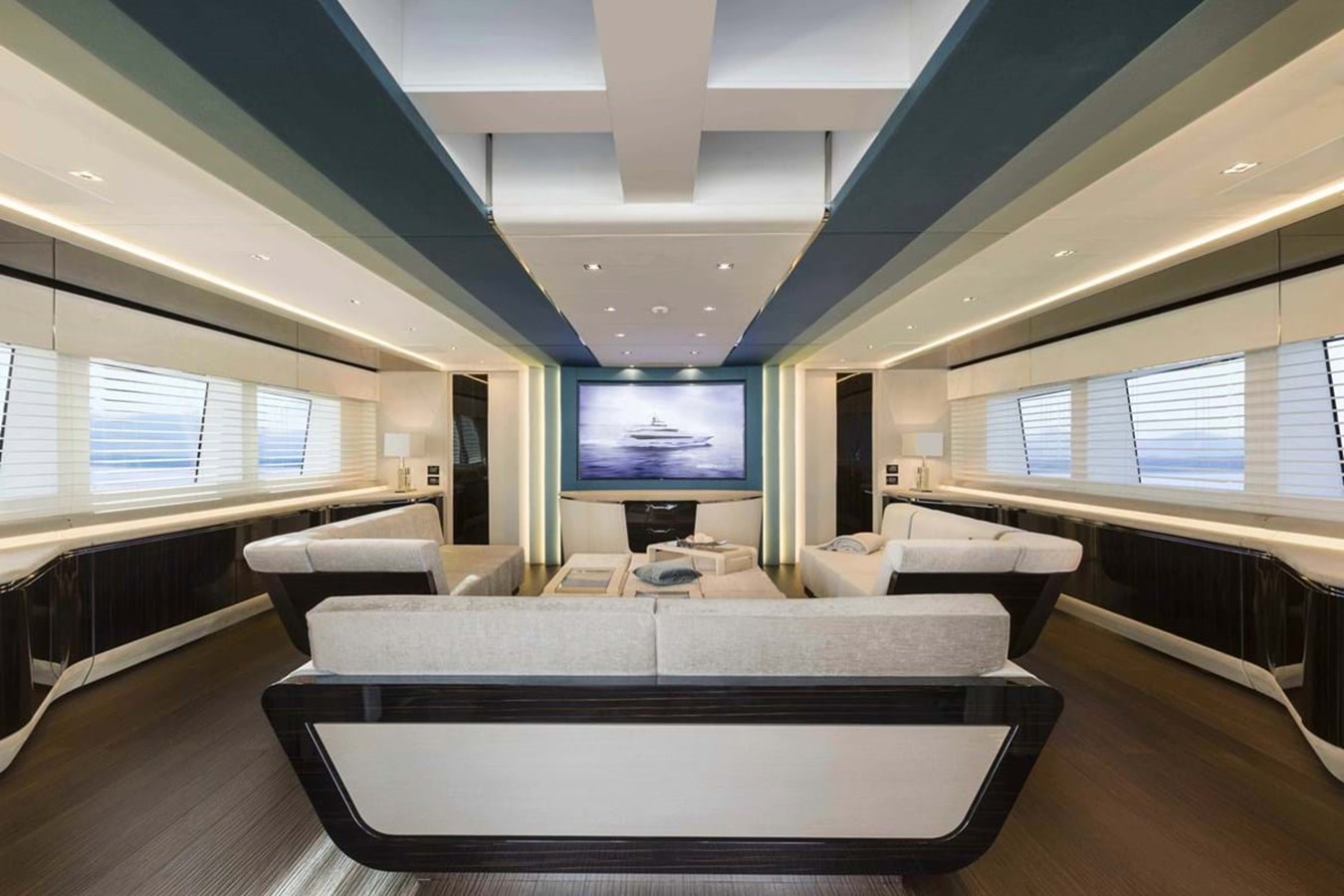 https://s3.amazonaws.com/boss.yatco.com/ForCharter/Vessel/Photo/3958/large_47083.jpg