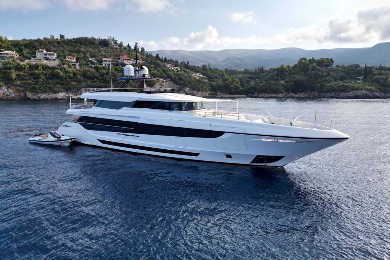 https://s3.amazonaws.com/boss.yatco.com/ForCharter/Vessel/Photo/3958/large_47085.jpg