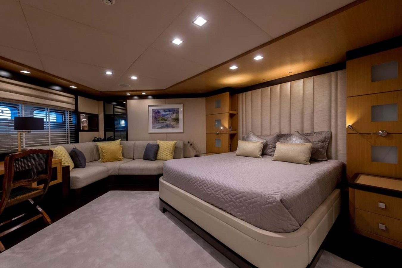 https://s3.amazonaws.com/boss.yatco.com/ForCharter/Vessel/Photo/3972/large_47458.jpg