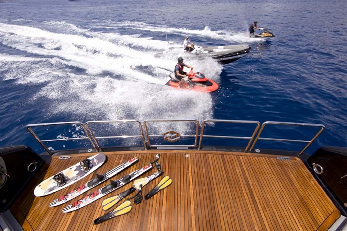 https://s3.amazonaws.com/boss.yatco.com/ForCharter/Vessel/Photo/3978/large_47624.jpg