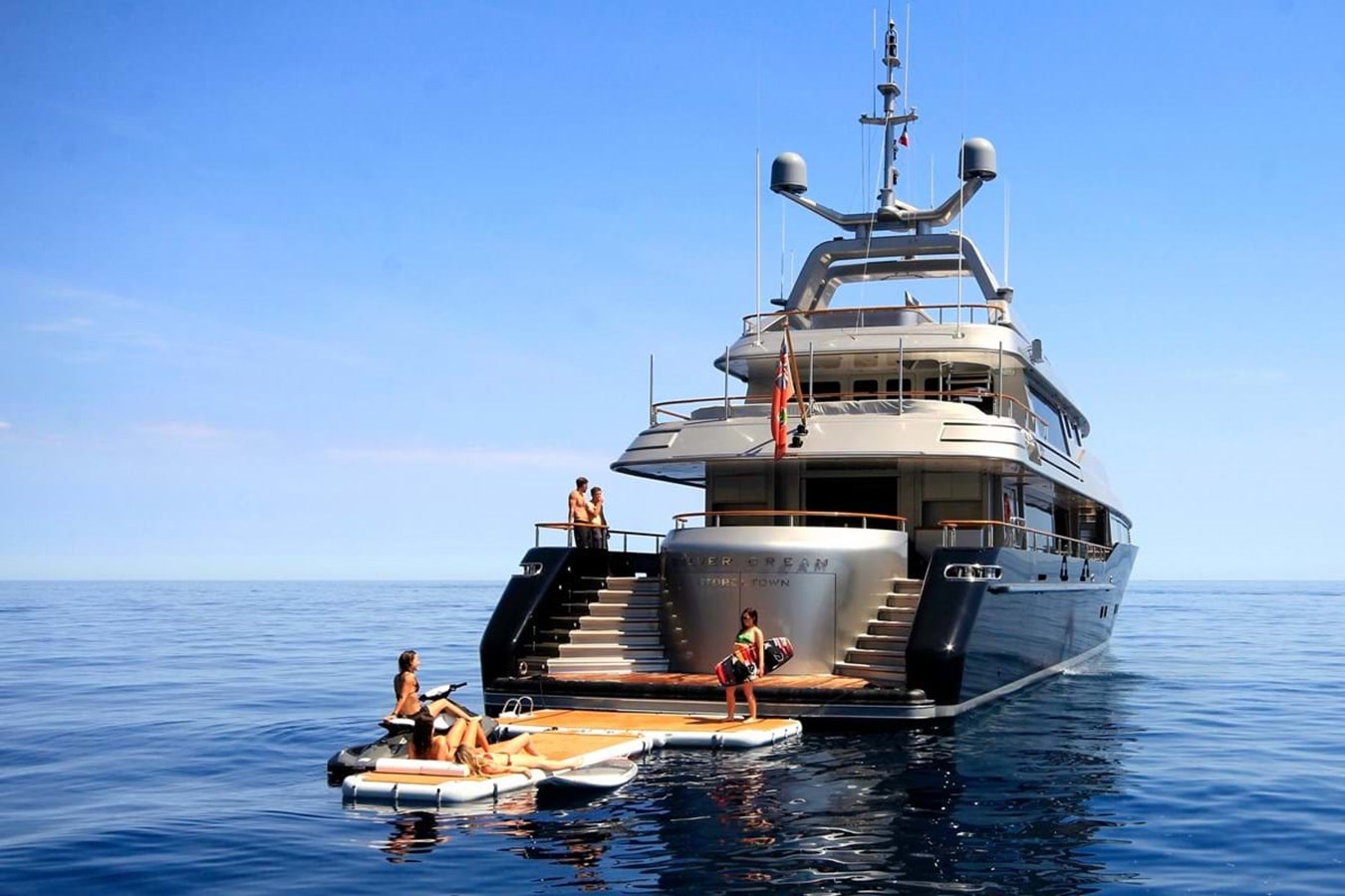 https://s3.amazonaws.com/boss.yatco.com/ForCharter/Vessel/Photo/3978/large_47627.jpg