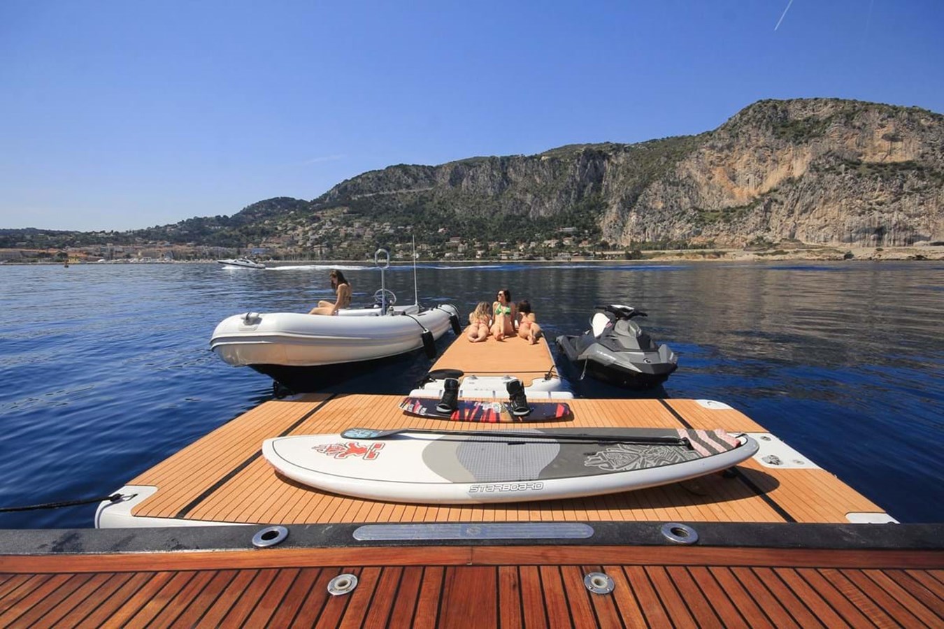 https://s3.amazonaws.com/boss.yatco.com/ForCharter/Vessel/Photo/3978/large_47628.jpg