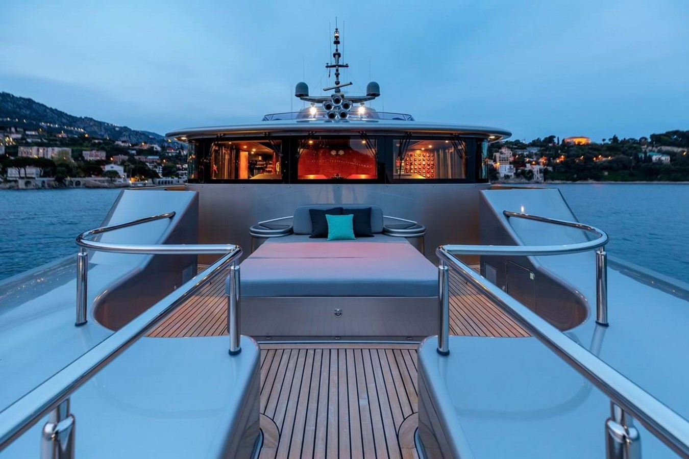 https://s3.amazonaws.com/boss.yatco.com/ForCharter/Vessel/Photo/3978/large_47630.jpg