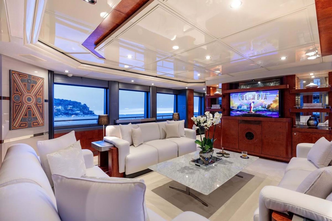 https://s3.amazonaws.com/boss.yatco.com/ForCharter/Vessel/Photo/3978/large_47639.jpg