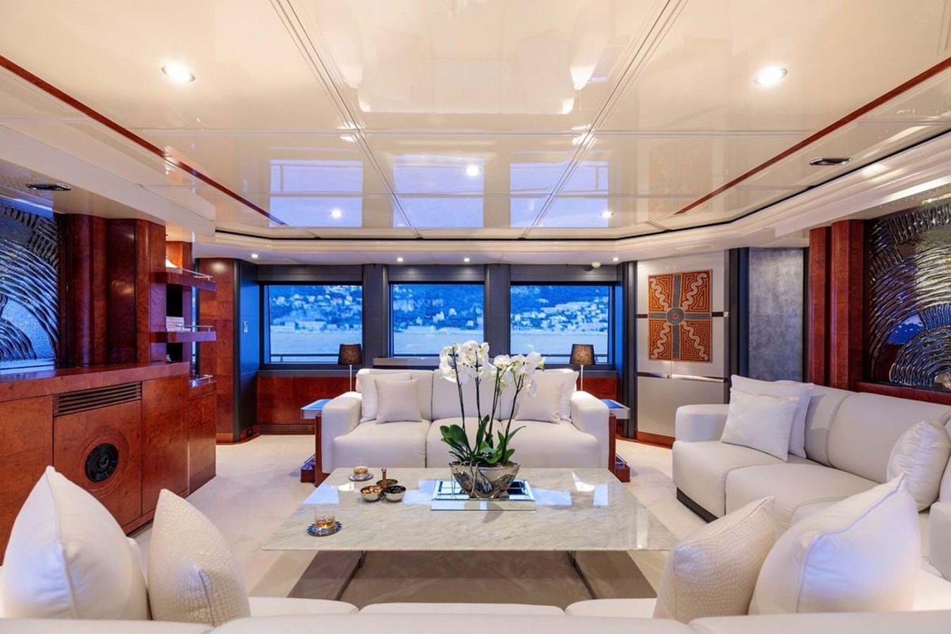 https://s3.amazonaws.com/boss.yatco.com/ForCharter/Vessel/Photo/3978/large_47640.jpg