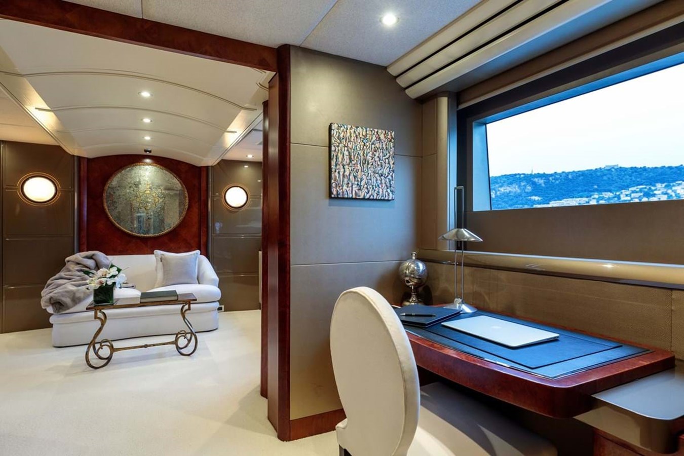 https://s3.amazonaws.com/boss.yatco.com/ForCharter/Vessel/Photo/3978/large_47643.jpg