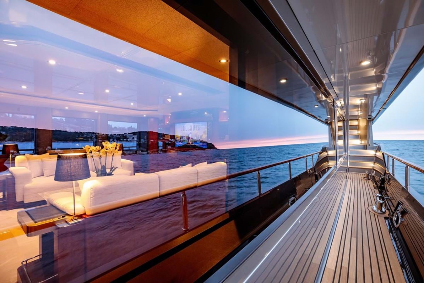 https://s3.amazonaws.com/boss.yatco.com/ForCharter/Vessel/Photo/3978/large_47660.jpg