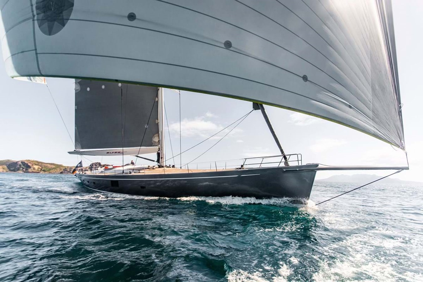 https://s3.amazonaws.com/boss.yatco.com/ForCharter/Vessel/Photo/3980/large_47679.jpg