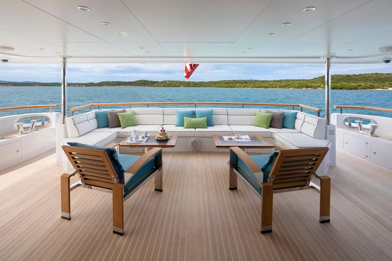 https://s3.amazonaws.com/boss.yatco.com/ForCharter/Vessel/Photo/3998/large_48356.jpg