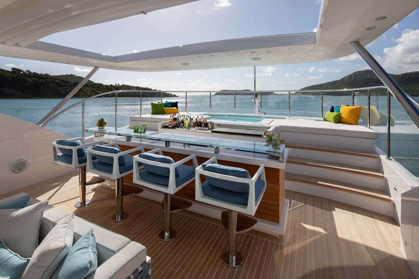 https://s3.amazonaws.com/boss.yatco.com/ForCharter/Vessel/Photo/3998/large_48357.jpg