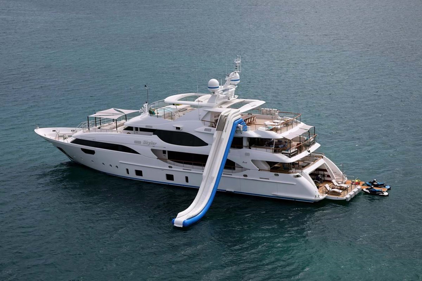 https://s3.amazonaws.com/boss.yatco.com/ForCharter/Vessel/Photo/3998/large_48372.jpg