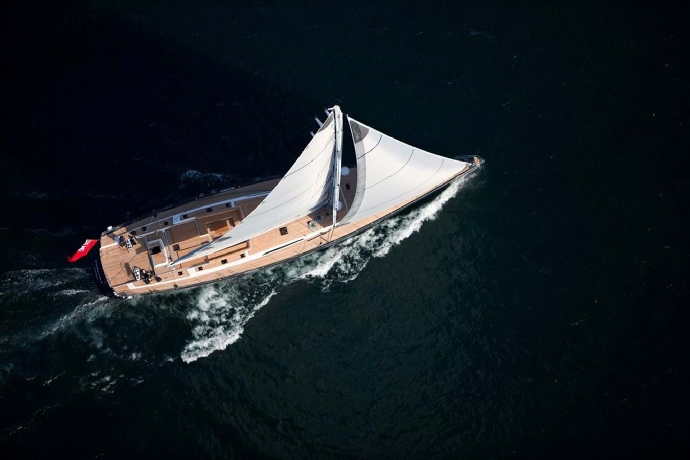 https://s3.amazonaws.com/boss.yatco.com/ForCharter/Vessel/Photo/4013/large_48765.jpg