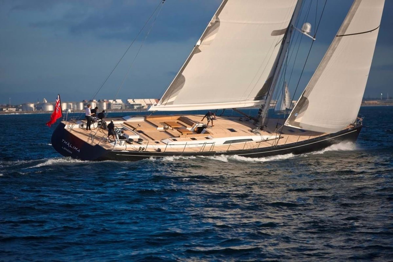 https://s3.amazonaws.com/boss.yatco.com/ForCharter/Vessel/Photo/4013/large_48766.jpg