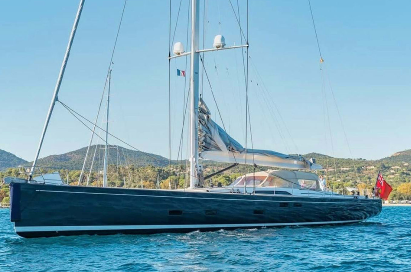 https://s3.amazonaws.com/boss.yatco.com/ForCharter/Vessel/Photo/4013/large_66715.png