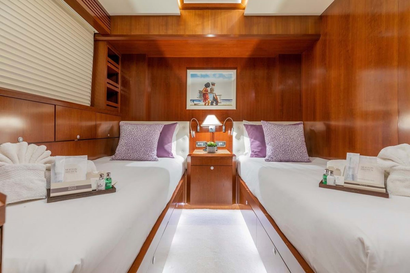 https://s3.amazonaws.com/boss.yatco.com/ForCharter/Vessel/Photo/4020/large_49005.jpg