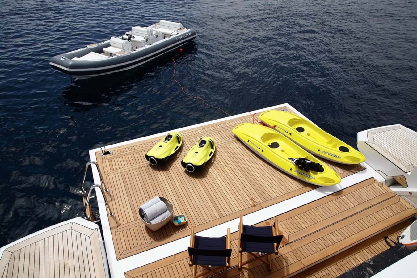 https://s3.amazonaws.com/boss.yatco.com/ForCharter/Vessel/Photo/4024/large_49087.jpg