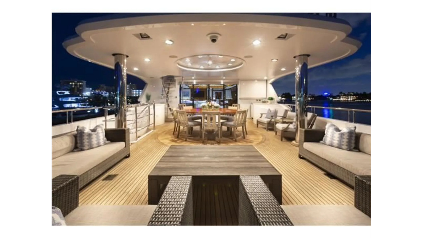 https://s3.amazonaws.com/boss.yatco.com/ForCharter/Vessel/Photo/4160/large_57961.webp
