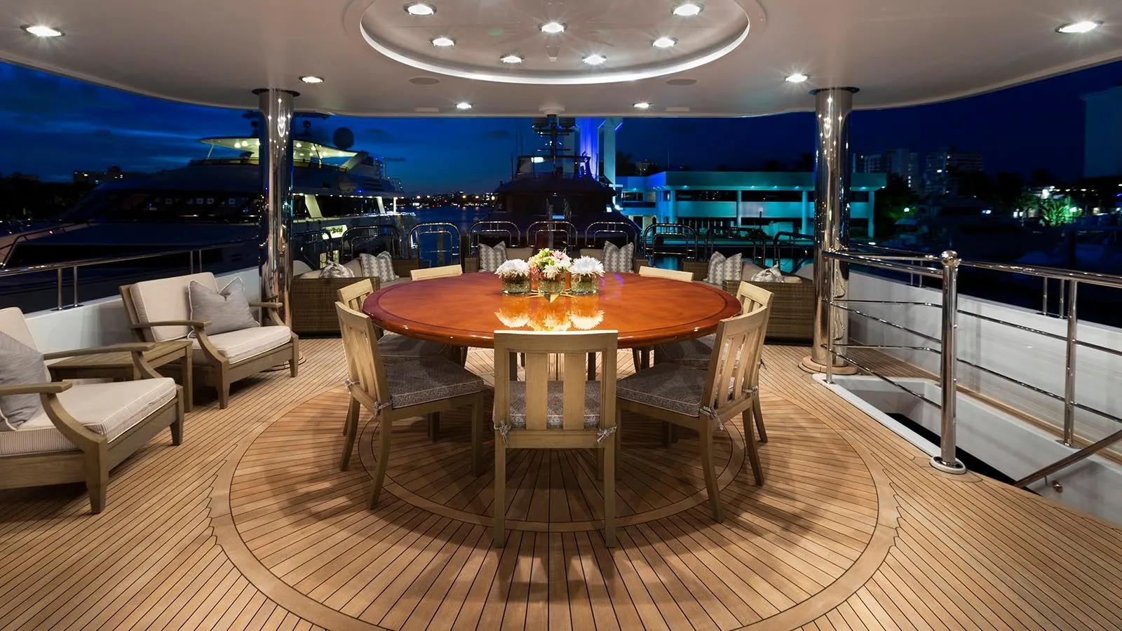 https://s3.amazonaws.com/boss.yatco.com/ForCharter/Vessel/Photo/4160/large_57963.webp