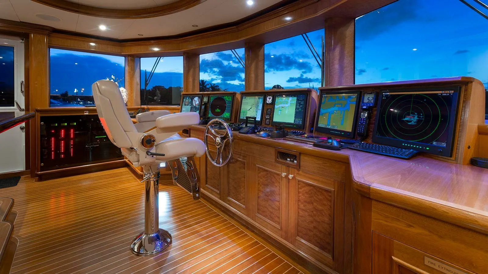 https://s3.amazonaws.com/boss.yatco.com/ForCharter/Vessel/Photo/4160/large_57968.webp