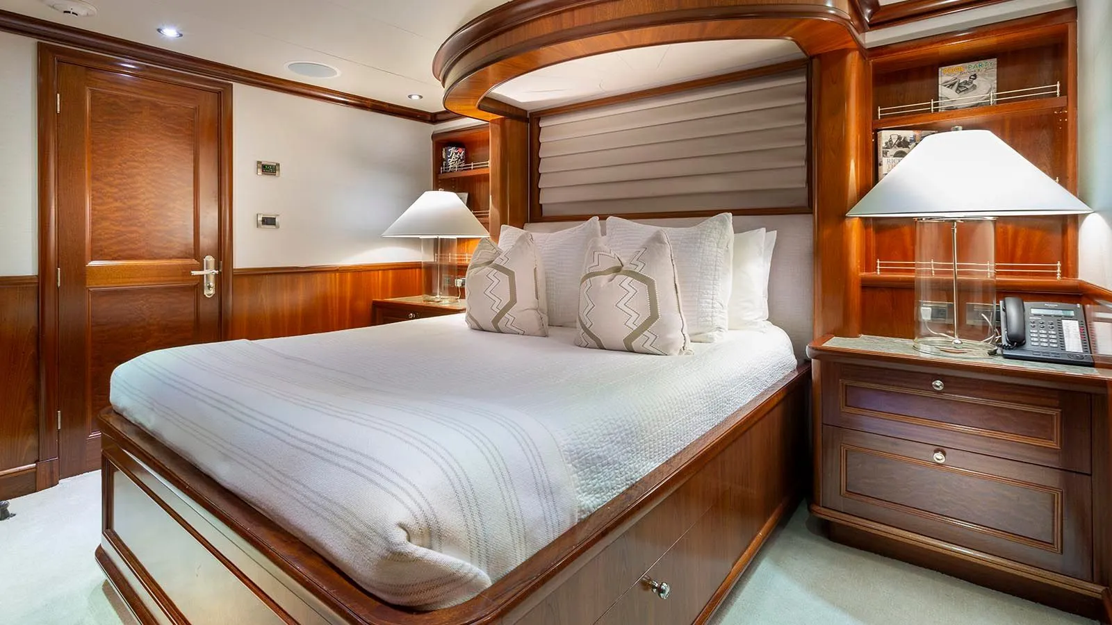 https://s3.amazonaws.com/boss.yatco.com/ForCharter/Vessel/Photo/4160/large_57971.webp