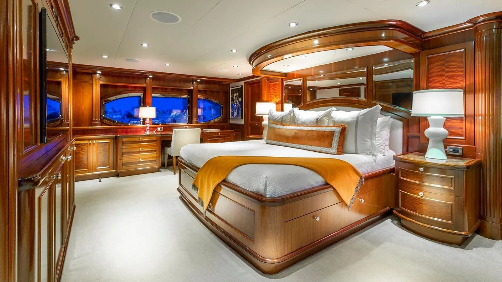 https://s3.amazonaws.com/boss.yatco.com/ForCharter/Vessel/Photo/4160/large_57974.webp