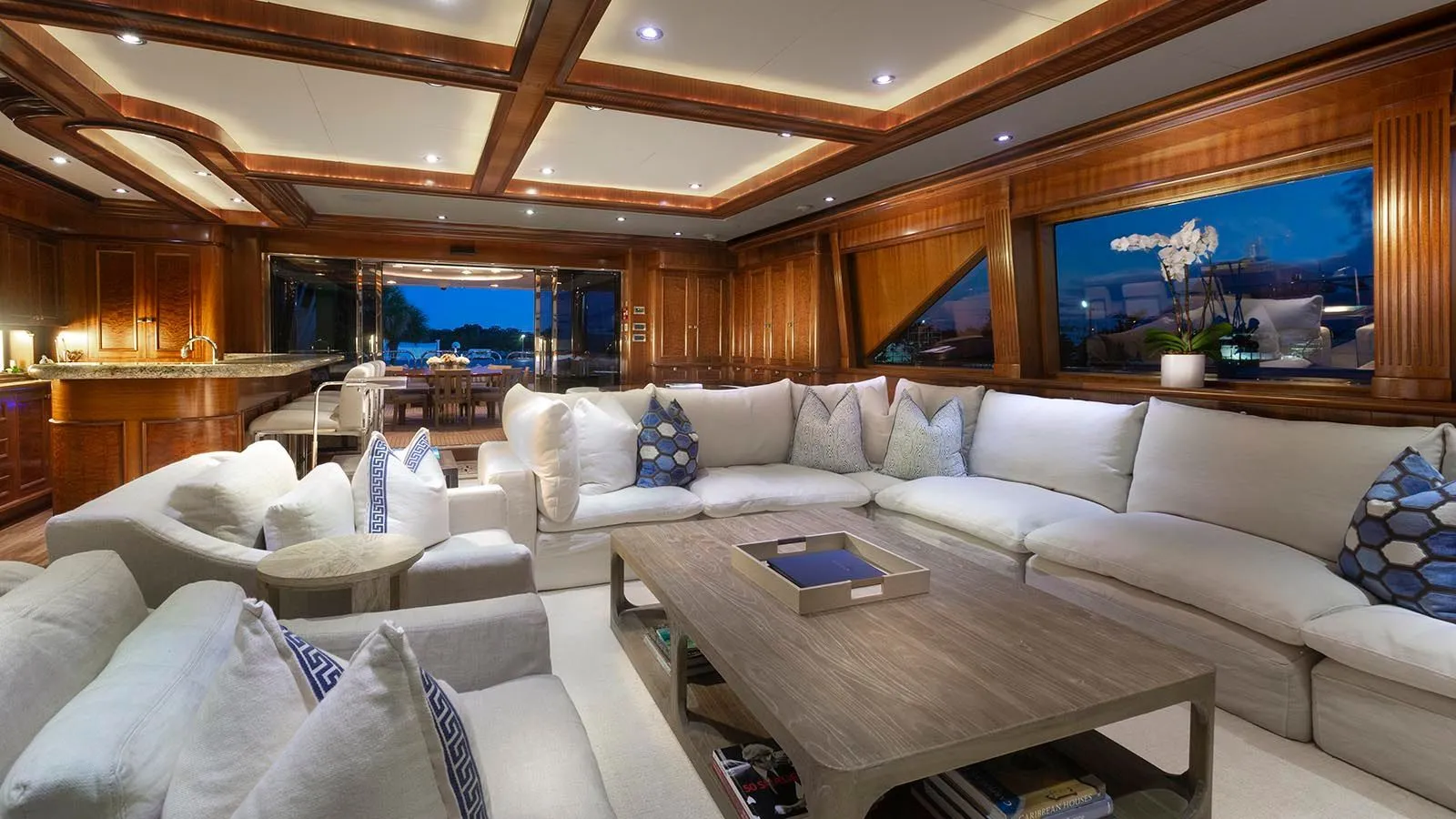 https://s3.amazonaws.com/boss.yatco.com/ForCharter/Vessel/Photo/4160/large_57983.webp
