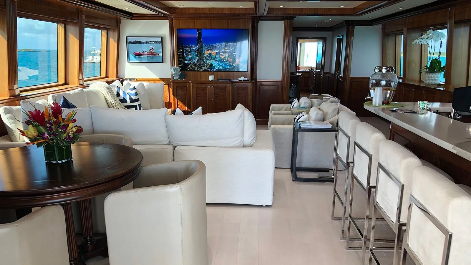 https://s3.amazonaws.com/boss.yatco.com/ForCharter/Vessel/Photo/4160/large_57990.webp