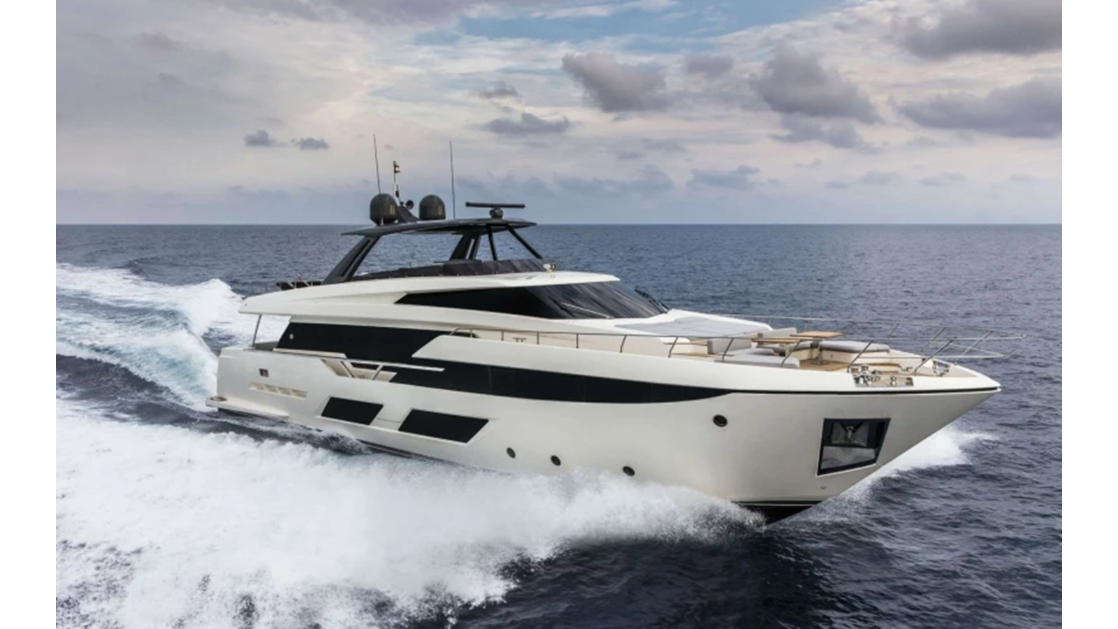 2019 FERRETTI YACHTS 93' 6